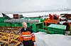 PENT BRUKT: En del av maskineriet som finnes ved kaia er lite brukt og fra det avbrutte Lunckefjellprosjektet. Henrik Svendsen hadde likt å se at de hadde fått lov til å få tatt ut kullet når prosjektet allerede hadde blitt satt i gang.