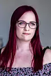 – Min bakgrunn er gull verdt i arbeidet som helsepersonell. Jeg vet at erfaringene mine gjør meg til en bedre sykepleier og en bedre koordinator for brukerrådet, sier Elin Rødsåsen.
