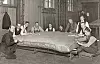 HISTORISK: Stopping av brytermatta på Festningen i Kristiania som ble brukt på Fagforeningerns brytestevne i mars 1924. På stevnet ble Internasjonalen spilt og 15 brytere ble derfor eksludert av det borgerlige Landsforbundet. Episoden bidro til at AIF ble stiftet.