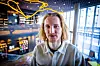 BIBLIOTEKET: Oleksandr leser mye og har brukt mye tid på biblioteket i Bjørvika. Her finnes det et knippe litteratur på ukrainsk.
