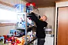 SYSTEM: Hyllene hos Toni fylles mest med tørrvarer.