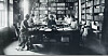 DAMER I ARBEID: Punchedamer i arbeid i Statistisk Centralbureau ved folketellingen 1900. Det ble brukt en Hollerith tabulator fra 1893. The Hollerith Electric Tabulating System