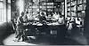 DAMER I ARBEID: Punchedamer i arbeid i Statistisk Centralbureau ved folketellingen 1900. Det ble brukt en Hollerith tabulator fra 1893. The Hollerith Electric Tabulating System