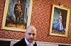 UVANLIG ARBEIDSPLASS: Kunsten står sentralt i Oslo rådhus. Her er verk av noen av Norges fremste kunstnere, som Håkon Gullvågs portretter av kongeparet.