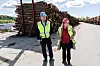 Sp-leder Trygve Slagsvold Vedum og LO-leder Kine Asper Vistnes på industribesøk for å legge press på regjeringen.