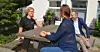 SFO-assistent Valentina Larsen (nærmest) tok gjerne en prat med fagforeningsleder Lisbeth Kristiansen og stortingskandidat Jon-Ivar Nygård (Ap) om heltidskulturen i kommunen.