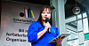 FORBUNDSLEDEREN: Vibeke Koehler er nyvalgt styreleder i Forfatterforbundet. Her er hun på Lillehammer der hun ønsker gjester velkommen under Litteraturfestivalen der i år.