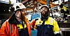 Klubbleiar Finn Madsen og sveisar Abdi Warsame har jobba sama i produksjonen og er gode vener. Warsame håpar verftet kan få meir arbeid innan gass.