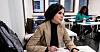 LÆRER NORSK: Ibtisam Mustafa Falah har fått tilbud om norskopplæring hos AOF. Hun har mål om å jobbe i politikken. Bak henne sitter Hoja Jobe.