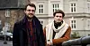 UTESTENGT: James McDonald og Kristoffer Eriksen foran bygningen i Oslo der Motvind Norge har kontorene sine. De har kontrakt på at de er ansatte der, men slipper ikke lenger inn og får heller ikke lønn for den jobben de har gjort.