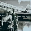 Yngve Carlsen med familien på hans første flytur.