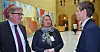 MØTTE TOGRENHOLDEREN: Samferdselsminister Knut Arild Hareide (t.h) møtte Wenche Bye i vandrehallen på Stortinget. Han konstaterer at han ikke kan gjøre noe med kontraktene som allerede er inngått på jernbanen. Sverre Myrli (Ap) sier han vil følge opp spørsmålet om virksomhetsoverdragelse når kommende kontrakter skal ut på anbud.