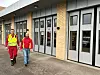 PÅ JOBB: Ambulansearbeiderne forteller om mye vold i yrket.