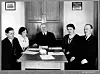 I 1935: Hermetikkarbeidernes forhandlingsutvalg. Fra venstre: Hans Aardahl, Ingeborg Olsen, formann i NNN Rasmus Rasmussen, Ingeborg Holm og Trygve Olsen.
