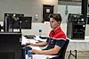 CAD-faget: Ola Tryland (18) fra Nammo Raufoss. Han var med til VM i Lyon i fjor. Her er han i ferd med å lage teknisk tegnig av en tennplugg.