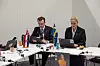 Resepsjonist Emil Malmo (23) fra Soria Moria Hotell i Oslo fighter seg gjennom et hotelldatasystem, i sterk kamp mot Sverige. Eller så er også resepsjonistfaget en case-drevet konkurransegren der de må håndtere vrange hotellkunder live foran dommerpanel og publikum.