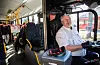 20-BUSSEN:Bussfører Petter Tømta kjørte turbuss før pandemien inntraff. Nå kjører han buss i indre by i Oslo, uten fast rute eller arbeidsturnus.