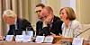 Saksordfører Lise Christoffersen fra Arbeiderpartiet (til høyre) var en av dem som støttet forslaget fra Senterpartiet og Per-Olaf Lundteigen (helt til venstre), men flertallet i arbeids- og sosialkomiteen bestående av Høyre, Fremskrittspartiet og Venstre sa nei.