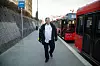 BUSSENTUSIAST: Bussfører Petter Tømta er veldig glad i å kjøre buss, og liker godt 20-bussen som går fra vest til øst i Oslo.