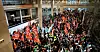 Ansatte samlet seg fredag i hovedkvarteret til kollektivselskapet RATP, i protest mot en pensjonsreform som vil føre til høyere pensjonsalder.