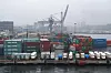 Må man være medlem i Transportarbeiderforbundet for å få fast jobb som havnearbeider i offentlige norske havner. Ja, mener Bedriftsforbundet. Nei, mener Transportarbeiderforbundet. Nå skal Europarådets sosialkomite behandle spørsmålet.