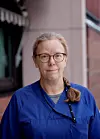 Krevende arbeidsdager: Hjelpepleier Hilde Grøttum opplevde at det ble svært krevende å følge opp innbyggere med demens etter at bydelen omorganiserte tjenestene.