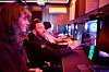 Erlend Tønnesen er barnevernspedagog og ansatt ved Stikkontakten Gamingsenter. Her med Eline Lomøy.