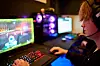 Casper Busch Vikstrøm (16): – Jeg er overrasket over hvor mye penger noen ungdommer bruker i spill. En på klubben har en bruker som er verdt 120.000 kroner på Fortnite. Min bruker er verdt 60.000 kroner. Det handler om hvor mye folk vil kjøpe brukeren for. Jeg har investert kanskje rundt halvparten over veldig mange år. Jeg tror voksne må interessere seg og spørre ungdom om penger de bruker på spill.