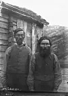 Samisk historie: To samer fra Buholmen, fotografert av en fransk glasiolog på 1800-tallet.
