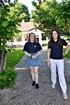 Guro Kristine Kitterød og Valentina Foss synes det er spennende å guide på stedet der den kjente polfareren vokste opp