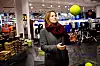 EN GAVE TIL?: Trine Lise Sundnes er ferdig med julegavene, men kanskje  hadde noen blitt glad for en trikseball?
