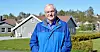 Åge Nøkland ved hytta som har blitt stridens eple for to tidligere venner.