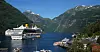 La cruise-turistene besøke et land der vi behandler vanlige arbeidsfolk på en anstendig måte - også på skip i våre farvann, mener skribentene.