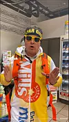 Lereng er ikke redd for å ikle seg majonestube-onepiece.