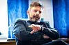 Ordfører Bernth Sjursen i Havøysund skulle gjerne hatt flere vindmøller i kommunen, men møter motstand både hos statsforvalteren og Sametinget.