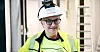 Laila Karin Hjelmeland er 67, og har tenkt å fortsette i elektrikeryrket til hun er 70. - Jeg elsker anlegg!, sier hun.