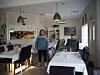 «Livet er for kort til å spise dårlig mat» står det på skiltet som vanligvis pryder frontpartiet til restauranten, men som nå er ryddet inn. Siv Hilde Lillehaug er svært frustrert over situasjonen.
