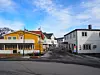 Henningsvær i Vågan kommune er et av Lofotens mest populære reisemål og vanligvis er det fullt av liv her.