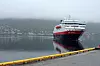 Hurtigruten har betalt mye for å legge til kai oppover langs norskekysten. I vinter stanset rederiet utbetalingene til havnene fordi mente at de ble overfakturert. Rederiet krever nå skriftlige avtaler med havnene før de betaler havneavgiften for 2014, kan Direktør for Maritim Operasjoner i Hurtigruten ASA, Tor Geir Engebretsen, opplyse.