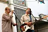 Gruppa No.4 som består av  Emilie Christensen, Ingeborg Marie Mohn og Julia Witek, her ved to av dem, innledet LO-seminaret om kunstnere og inntekter i en digital tid.
