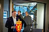 Riksmekler Mats Ruland, Clas Delp i Fellesforbundet og Magne Kristensen i NHO Reiseliv på vei ut av det første møtet mellom partene i hotell og restaurant-streiken siden konflikten begynte.