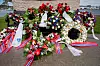 SJØMANNSORGANISASJONENE: Tradisjonen tro gir Det norske maskinistforbund, Norsk Sjøoffisersforbund og Sjømannsforbundet blomsterkrans til minne om krigsseilernes innsats under annen verdenskrig.