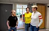TRIVES:  To av Odins lærere fra egen skoletid, Gunvor Husøy (t.v) og Cecilie Omholt Staveli, skryter av positiviteten og innsatsen: – Mange har mye å lære av Odin, mener de.