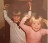 SØSTRE: Mæhre er vokst opp i en søskenflokk på tre. Her med lillesøster Heidi.