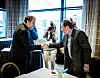 Riksmekler Nils Dalseide hilser på Fellesforbundets leder og frontfaggeneral, Arve Bakke.