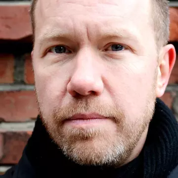 Utdannet maler og historiker, rådgiver i LO.