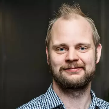Lokalpolitiker for Rødt i Stavanger, journalist og forfatter