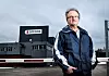 STÅR UTENFOR: Arnfinn Bakken vet ikke hvordan han skulle klart seg om han ble alene. Han sitter igjen med mindre enn minstepensjon etter 42 år i tunge, lavlønte jobber.
