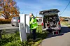 TOP SECRET: Inne i skap som dette står utstyret som måler farten din langs veien. Dette er hemmelige saker, ifølge Trond Helge Ruste, så vi må nøye oss med å ta bilder utenfor.