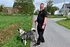 ROLIGERE LIV: Ronald Jacobsen bor nå på Sømna i Brønnøysund med kona og de to yngste barna, pluss hunden Loke. De to liker å gå på jakt.